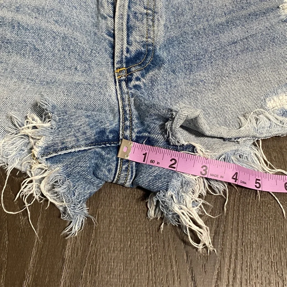 AGOLDE Parker Vintage Cut Off Short in Swapmeet Size 26 Style# A026-811 - Picture 4 of 13